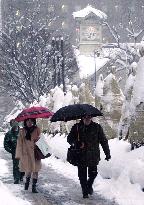 (1)Heavy snow continues to blanket Hokkaido